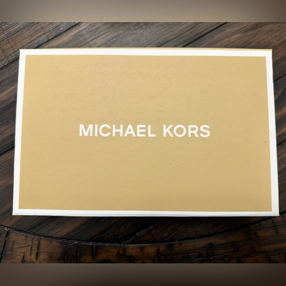 NWT Michael Kors Scarf – Warmth with a Touch of Luxe - Picture 2 of 6